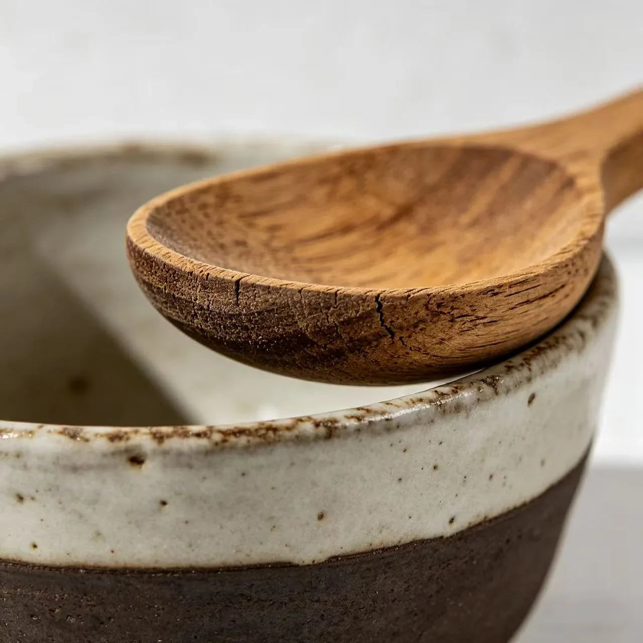 Between Earth and Wood: The Materials of a Quiet Kitchen
